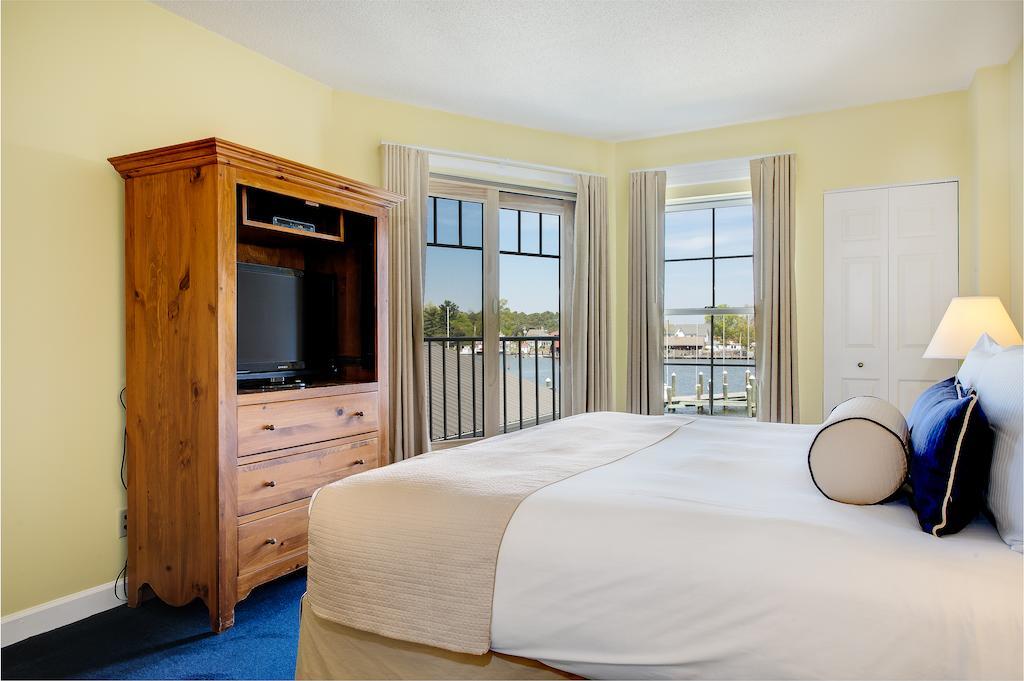 King Suite with River View