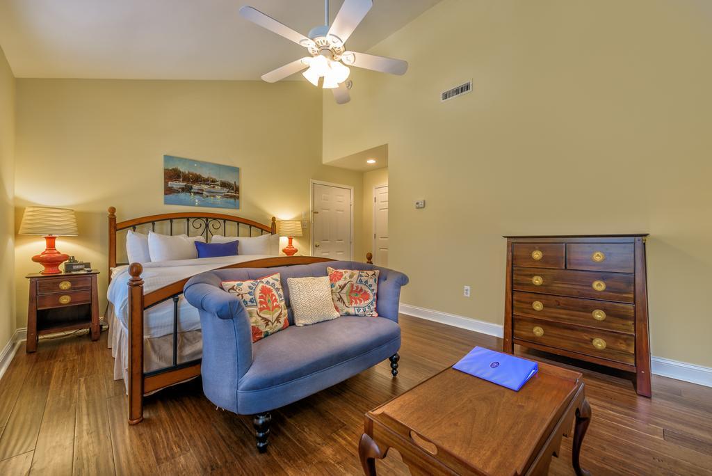 The Commodore Quarters